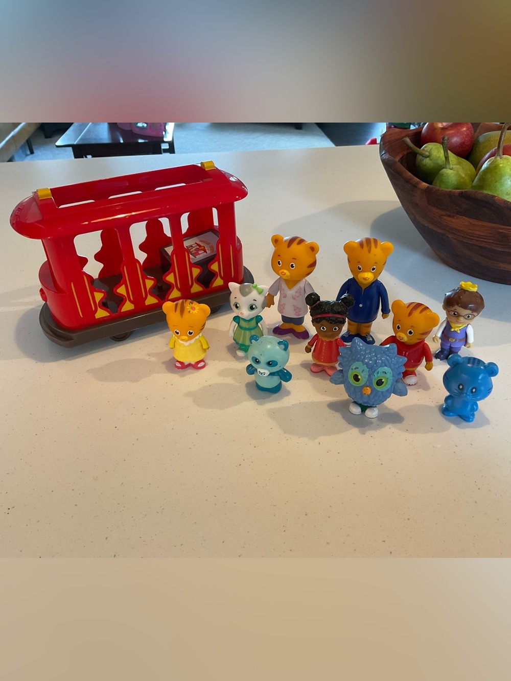 Daniel Tiger: set of 10 play figures + pull-back trolley, GUC